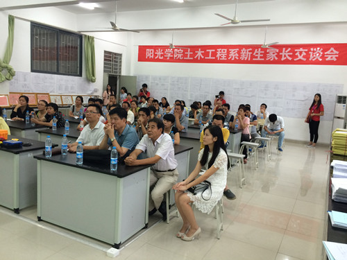 座谈会现场_副本.jpg