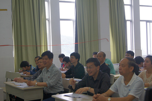 评委老师露出满意的笑容_副本.jpg