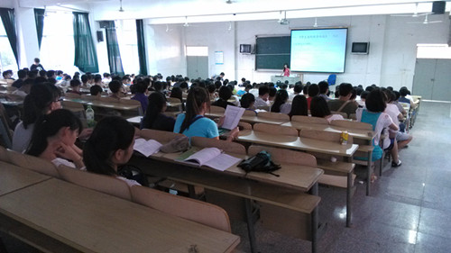 辅导员讲解新生入学相关事宜_副本.jpg