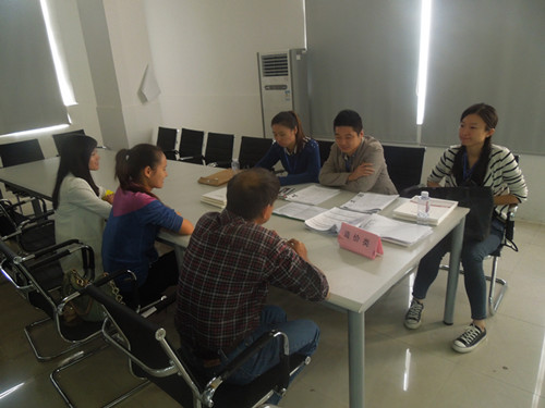 名筑实业集团招聘人员与我系教师交流,反馈此次员工面试的情况_副本.jpg