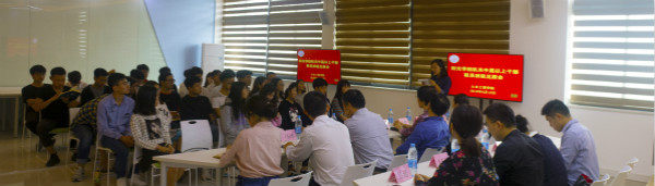 1党总支书记叶润真老师主持会议_meitu_2.jpg