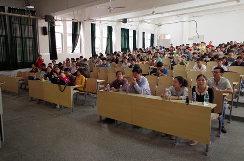 讲座现场.jpg