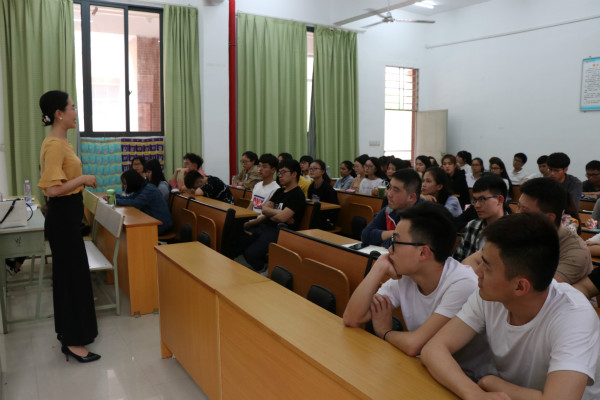 0416投稿照片-土木工程学院-土木工程公司党总支携手人文与传播公司党总支结合热剧开展“学习十九大精神”专题会议2_meitu_7.jpg
