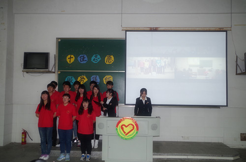 13工程管理二班现场宣誓成为一名青年志愿者 (2)_副本.jpg