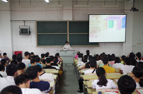 楼瑛老师做工程管理专业介绍_副本.jpg